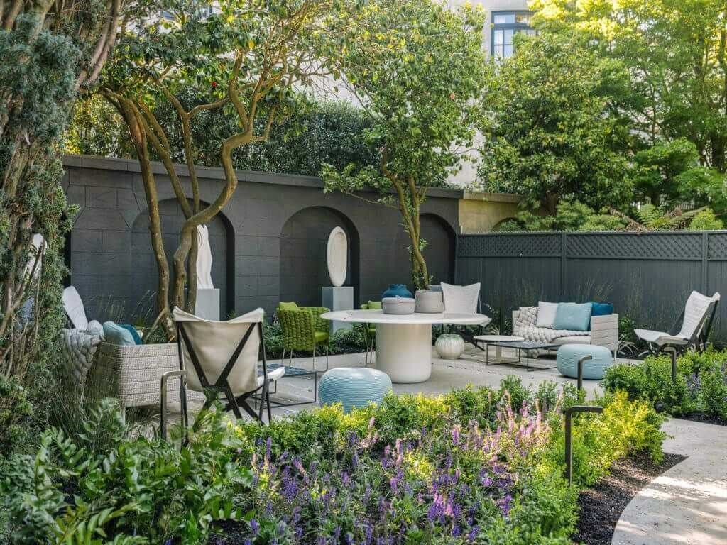Tạo không gian sống tuyệt vời với bí quyết thiết kế cảnh quan sân vườn nhà phố 7 Thiết Kế Cảnh Quan Sân Vườn Nhà Phố: Bí Quyết Tạo Không Gian Sống Tuyệt Vời